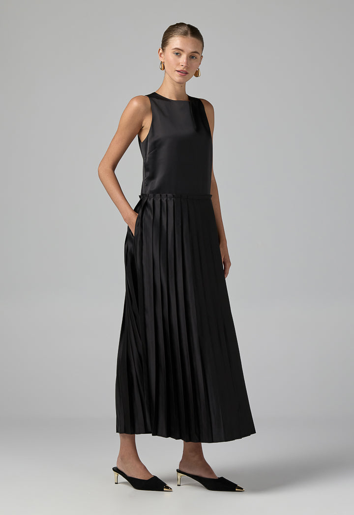 Choice Sleeveless Pleated Dress Black