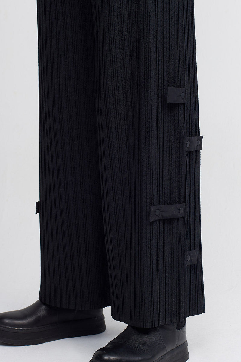 NU Pleated Trousers With Snap Button Detail Black