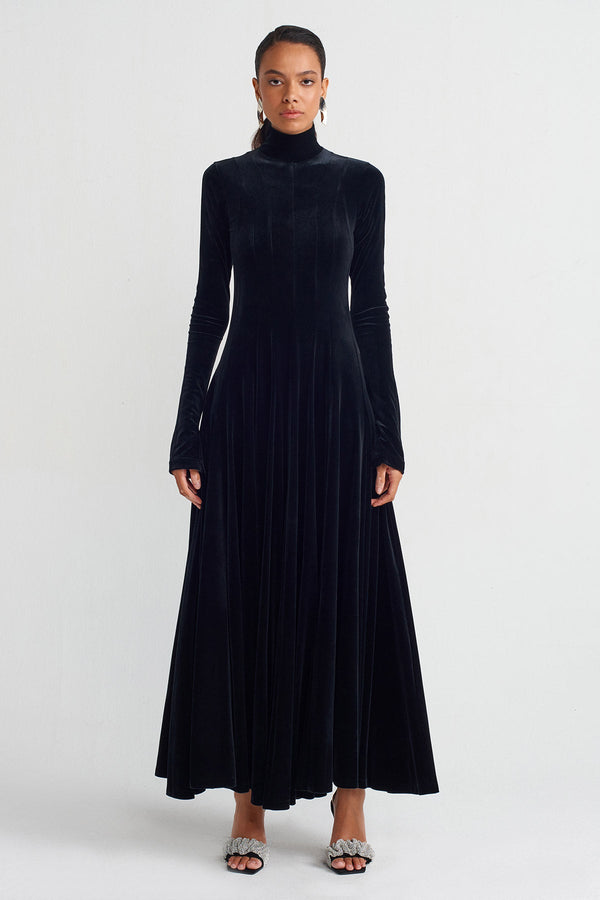 Nu Chic Long Velvet Dress Black