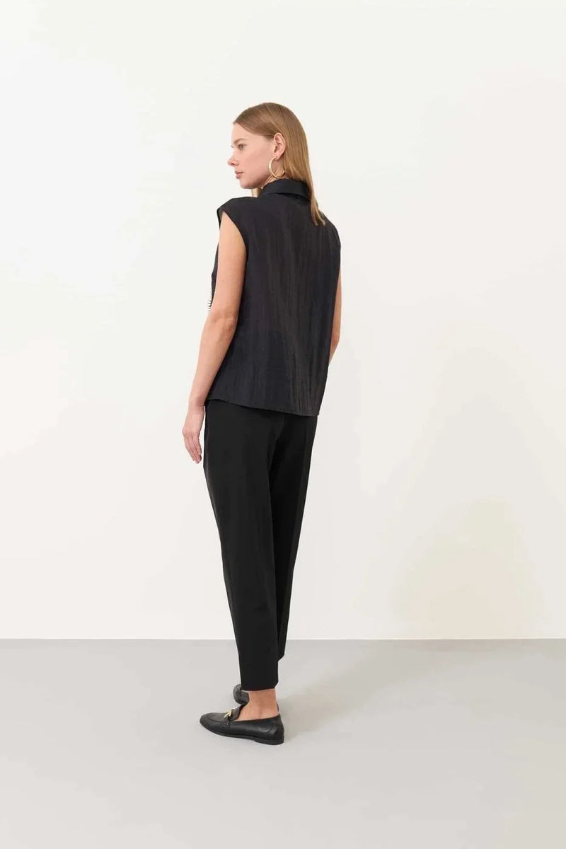 Roman Sleeveless Shirt With Lace Detail Black